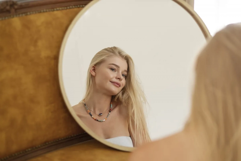 Зеркало души, отражающее тревогу: как стресс проявляется на коже